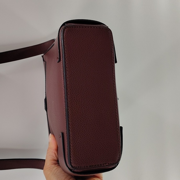 Sondra Roberts Squared Crossbody Burgundy Adjustable Squared Off Bag Pebbled - Picture 6 of 8